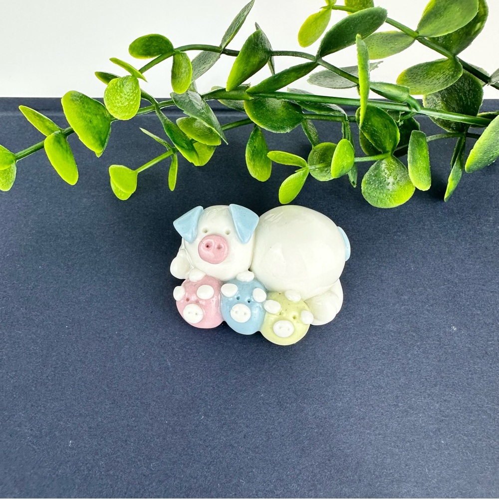 Vintage Mini Pig Mom laying with babies figurine